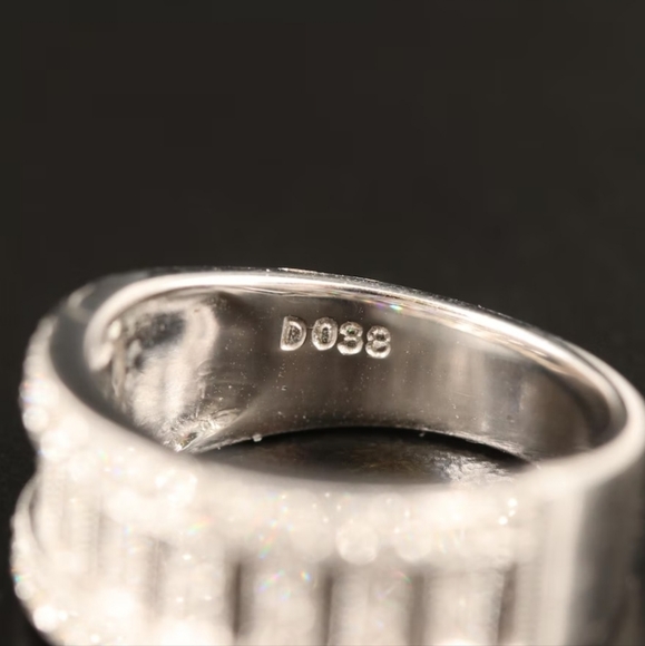 18k Diamond Ring - Picture 8 of 8